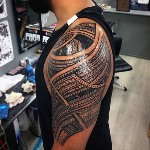 tatuaje polinesio media manga para hombre 32