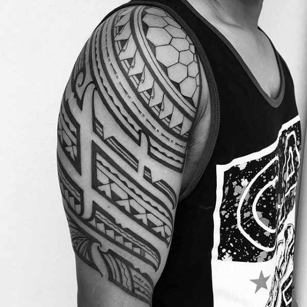 tatuaje polinesio media manga para hombre 33