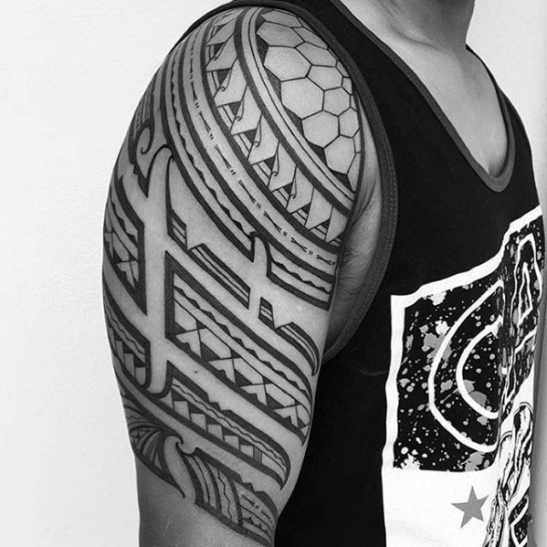 tatuaje polinesio media manga para hombre 38