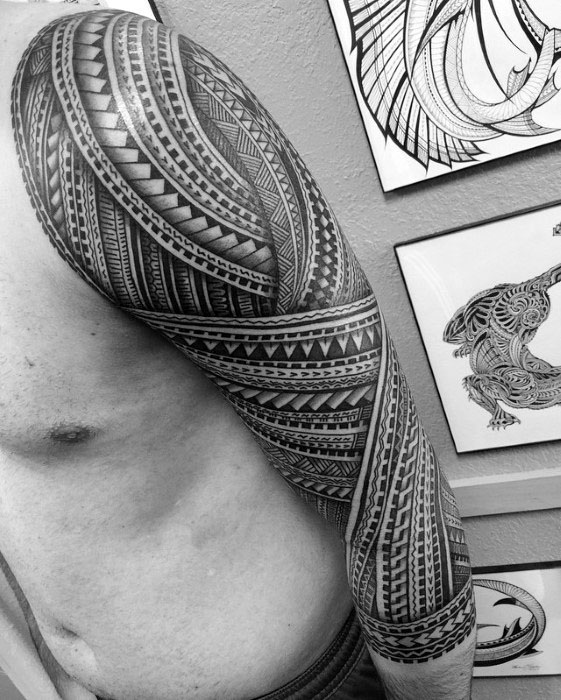 tatuaje polinesio media manga para hombre 40