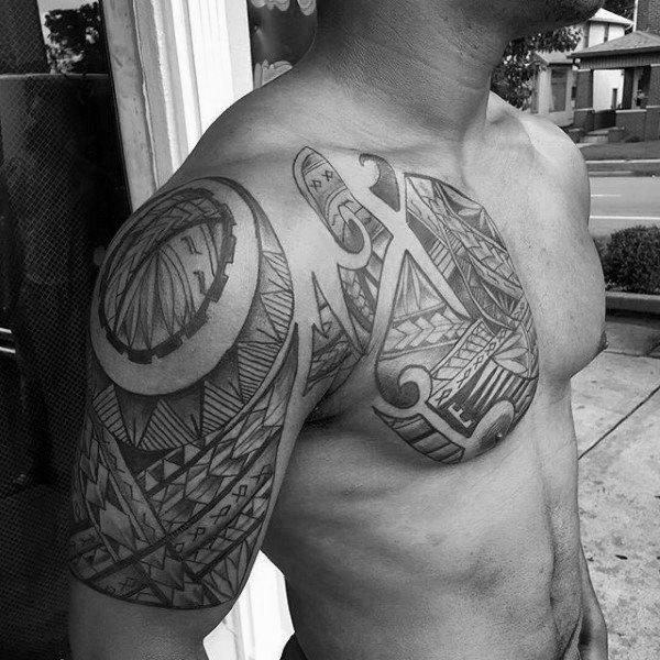 tatuaje polinesio pecho para hombre 03