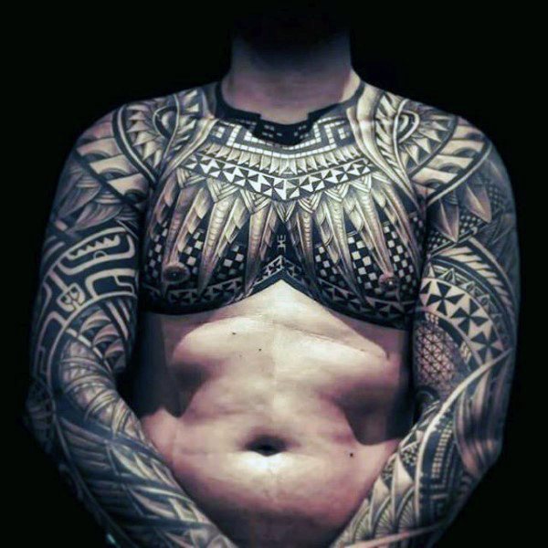 tatuaje polinesio pecho para hombre 07