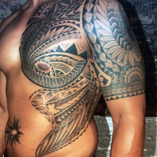 tatuaje polinesio pecho para hombre 18