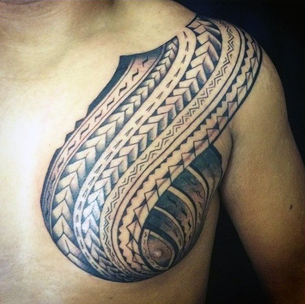 tatuaje polinesio pecho para hombre 41