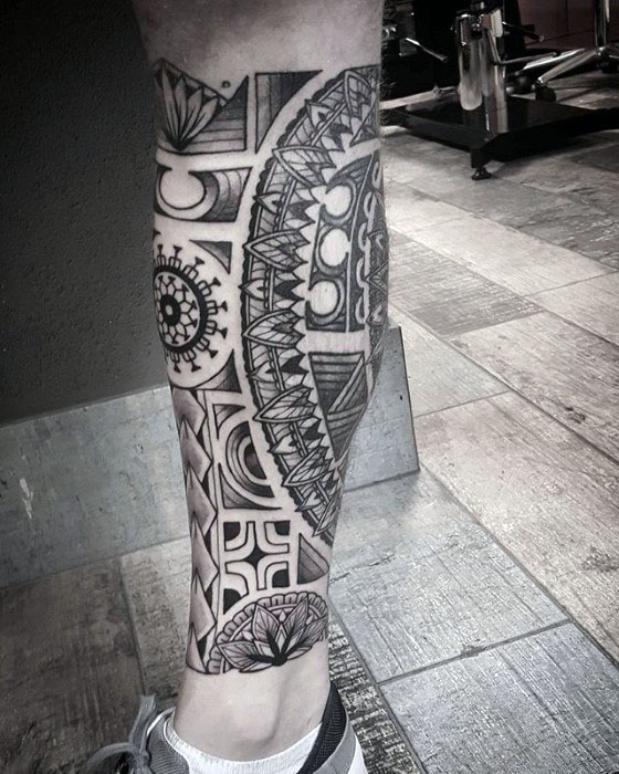 tatuaje polinesio pierna para hombre 03