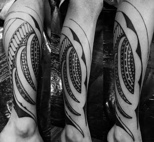 tatuaje polinesio pierna para hombre 05