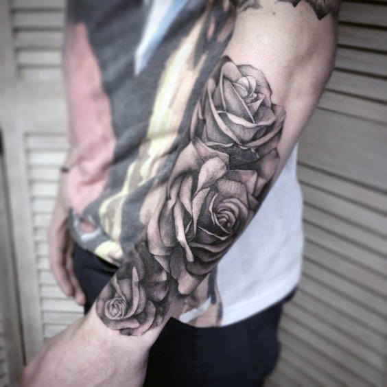 tatuaje rosa real para hombre 11