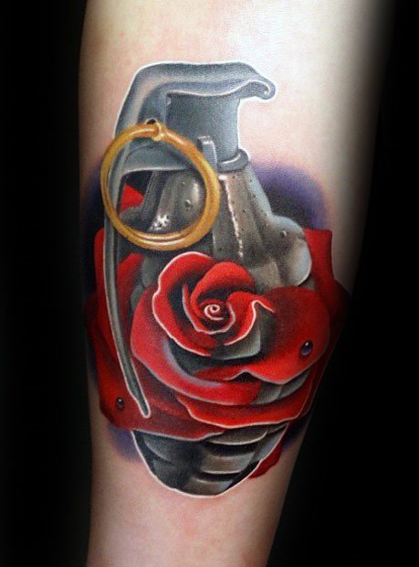 tatuaje rosa real para hombre 18