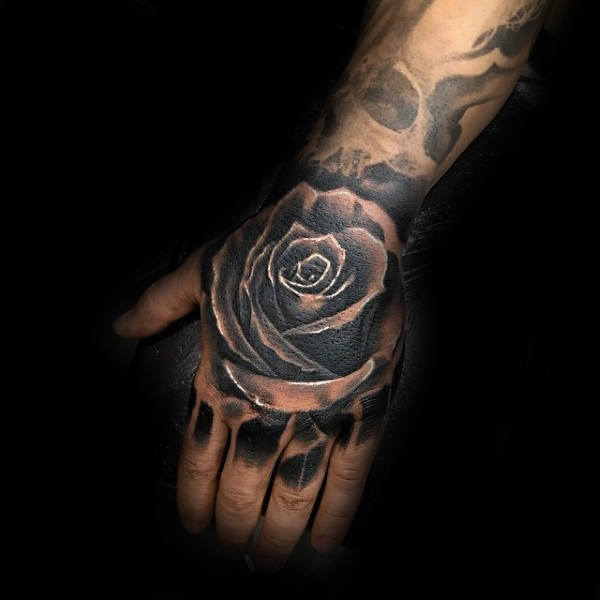 tatuaje rosa real para hombre 25
