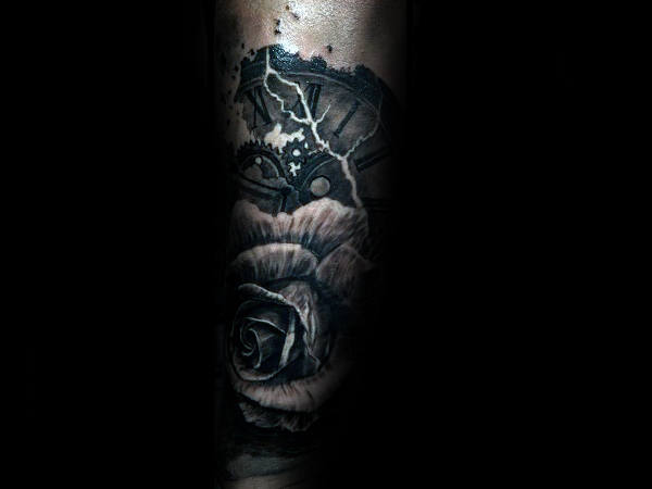 tatuaje rosa real para hombre 28