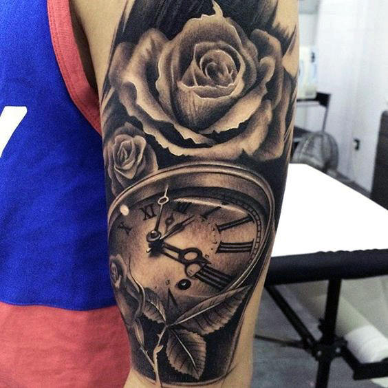 tatuaje rosa real para hombre 30