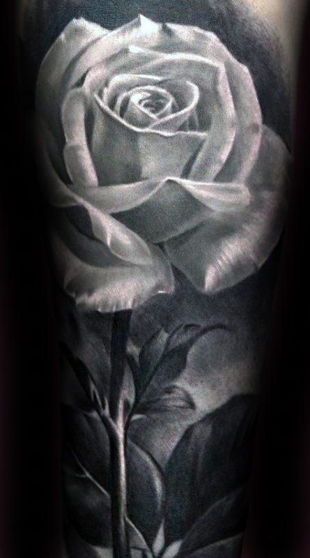 tatuaje rosa real para hombre 35