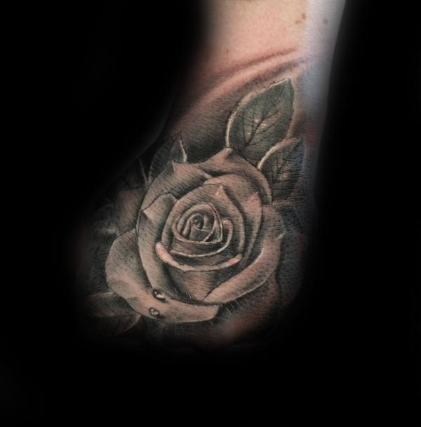 tatuaje rosa real para hombre 36