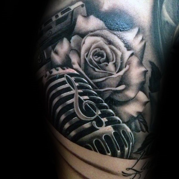 tatuaje rosa real para hombre 43