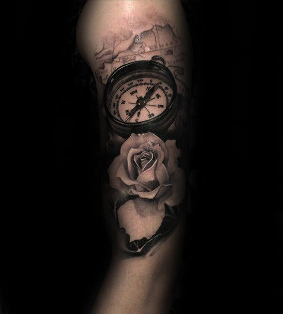 tatuaje rosa real para hombre 44