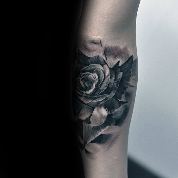 tatuaje rosa real para hombre 59