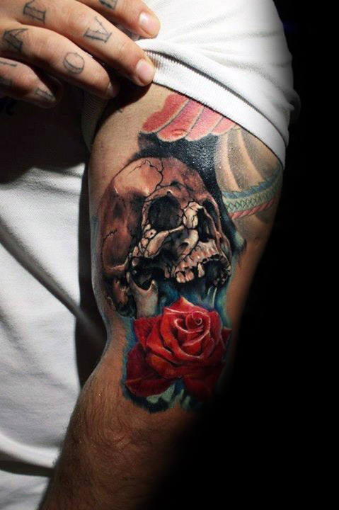 tatuaje rosa real para hombre 69
