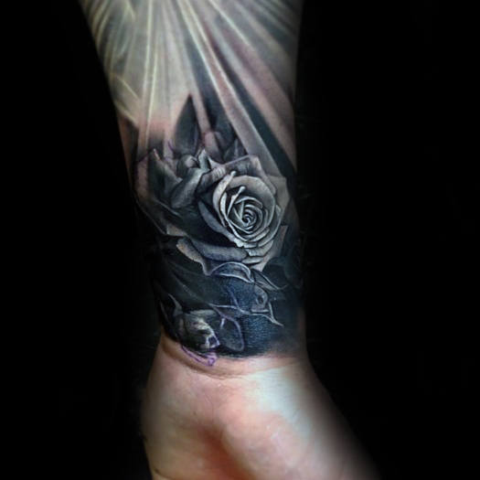 tatuaje rosa real para hombre 78