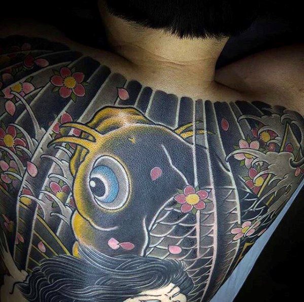 bonito tatuaje espalda para hombre 06