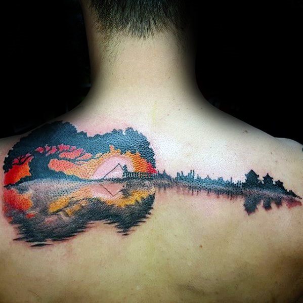 bonito tatuaje espalda para hombre 12