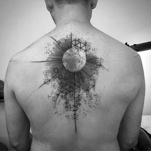 bonito tatuaje espalda para hombre 13