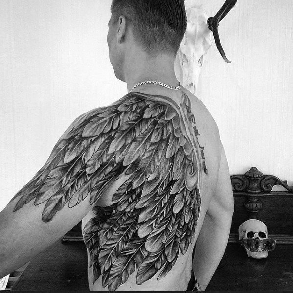 bonito tatuaje espalda para hombre 17