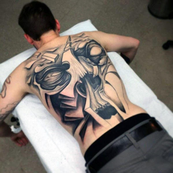 bonito tatuaje espalda para hombre 19