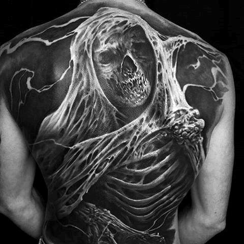 bonito tatuaje espalda para hombre 21