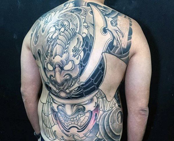 bonito tatuaje espalda para hombre 25