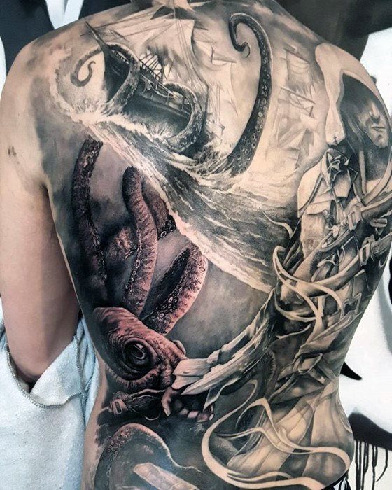 bonito tatuaje espalda para hombre 27