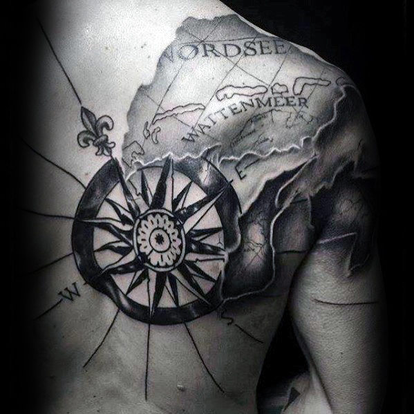 bonito tatuaje espalda para hombre 29