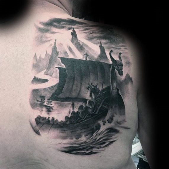 bonito tatuaje espalda para hombre 40