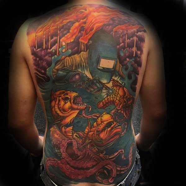 bonito tatuaje espalda para hombre 42