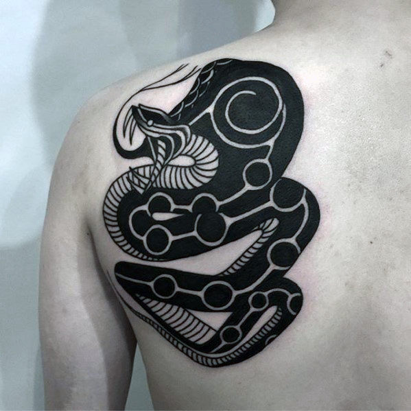 bonito tatuaje espalda para hombre 47