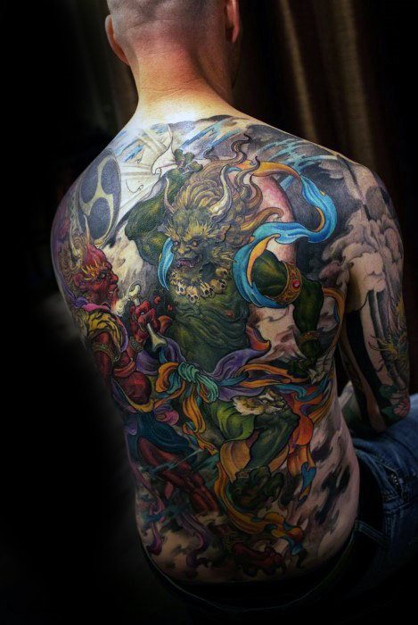 bonito tatuaje espalda para hombre 48