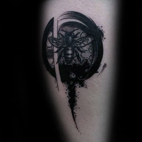 tatuaje abeja para hombre 04