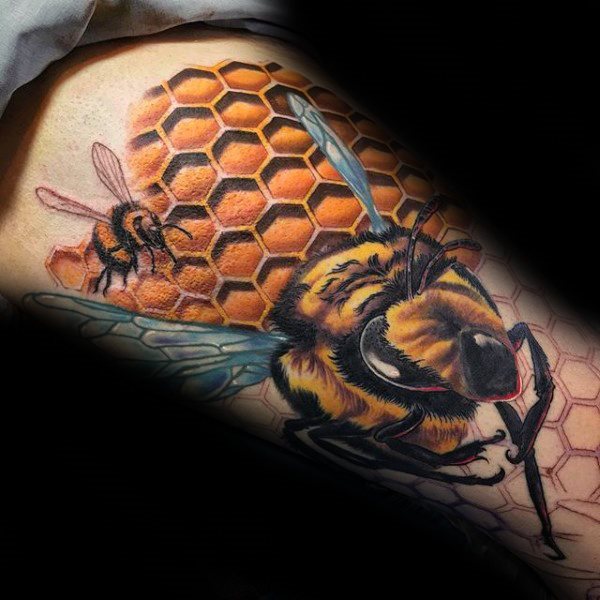 tatuaje abeja para hombre 13