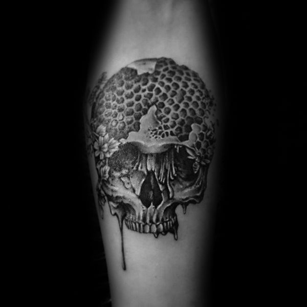 tatuaje abeja para hombre 20
