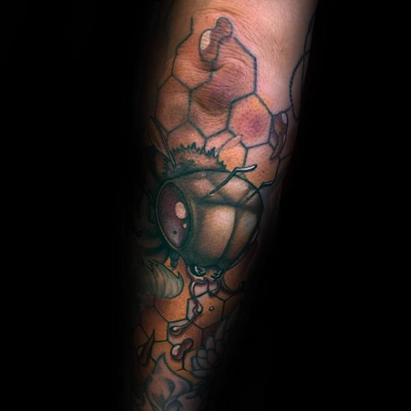 tatuaje abeja para hombre 22
