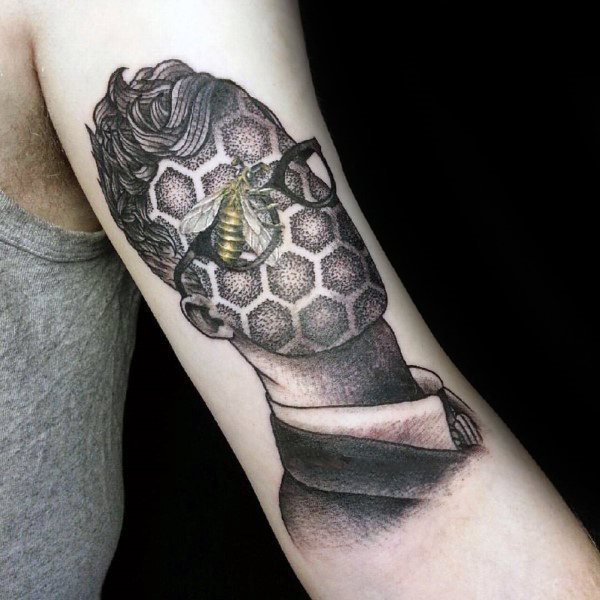 tatuaje abeja para hombre 23