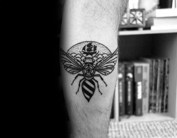 tatuaje abeja para hombre 25