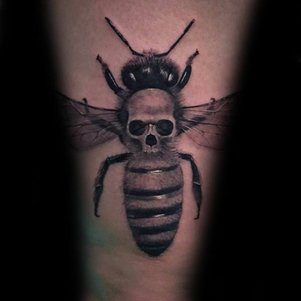 tatuaje abeja para hombre 31