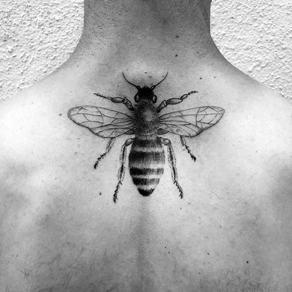 tatuaje abeja para hombre 37