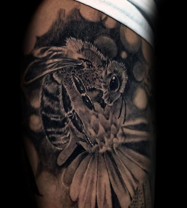tatuaje abeja para hombre 42