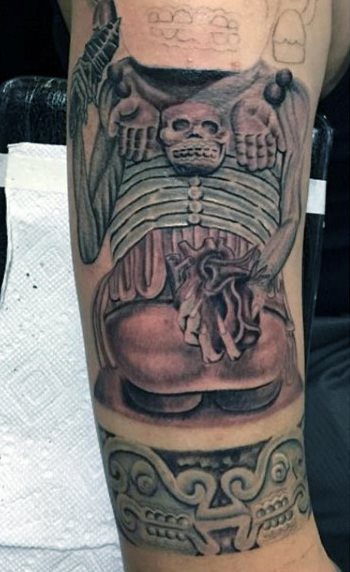 tatuaje azteca para hombre 44
