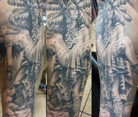 tatuaje azteca para hombre 50