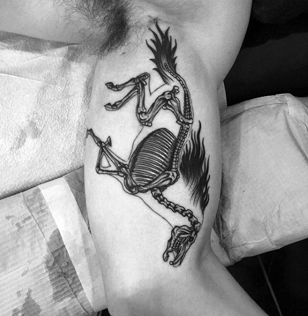 tatuaje caballo para hombre 43
