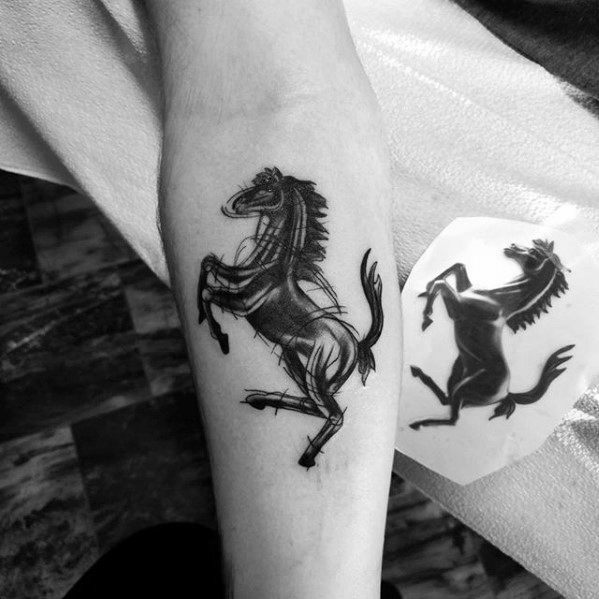 tatuaje caballo para hombre 45
