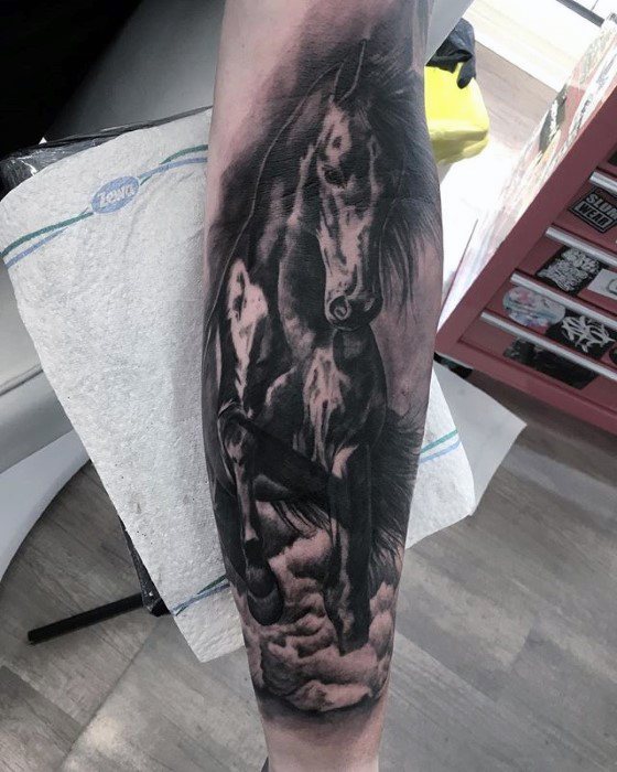 tatuaje caballo para hombre 55