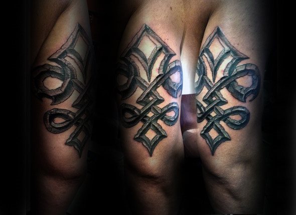 tatuaje flor de lis para hombre 08